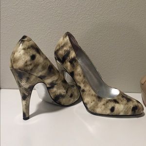 Jessica Simpson pumps