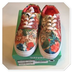 Ositos Shoes - Coral and Green Floral Sneakers Ositos Shoes - Coral and Green Floral Sneakers