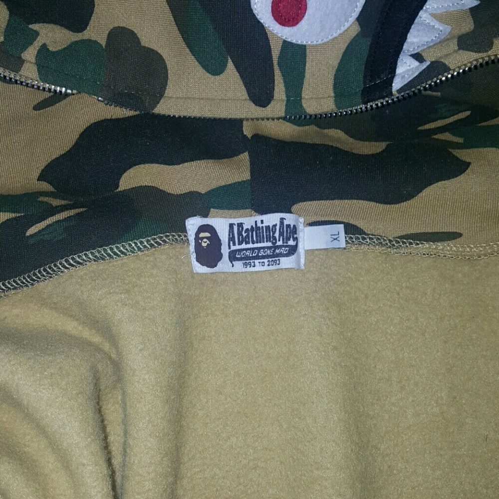 Baoe shark hoodie - Picture 2 of 4