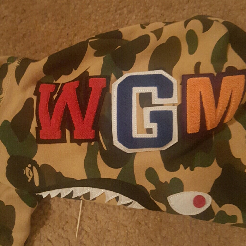 Baoe shark hoodie - Picture 4 of 4