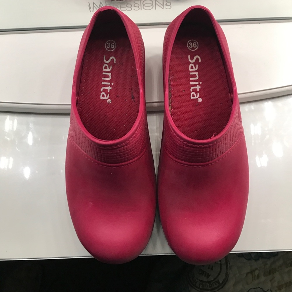 Nursing shoes