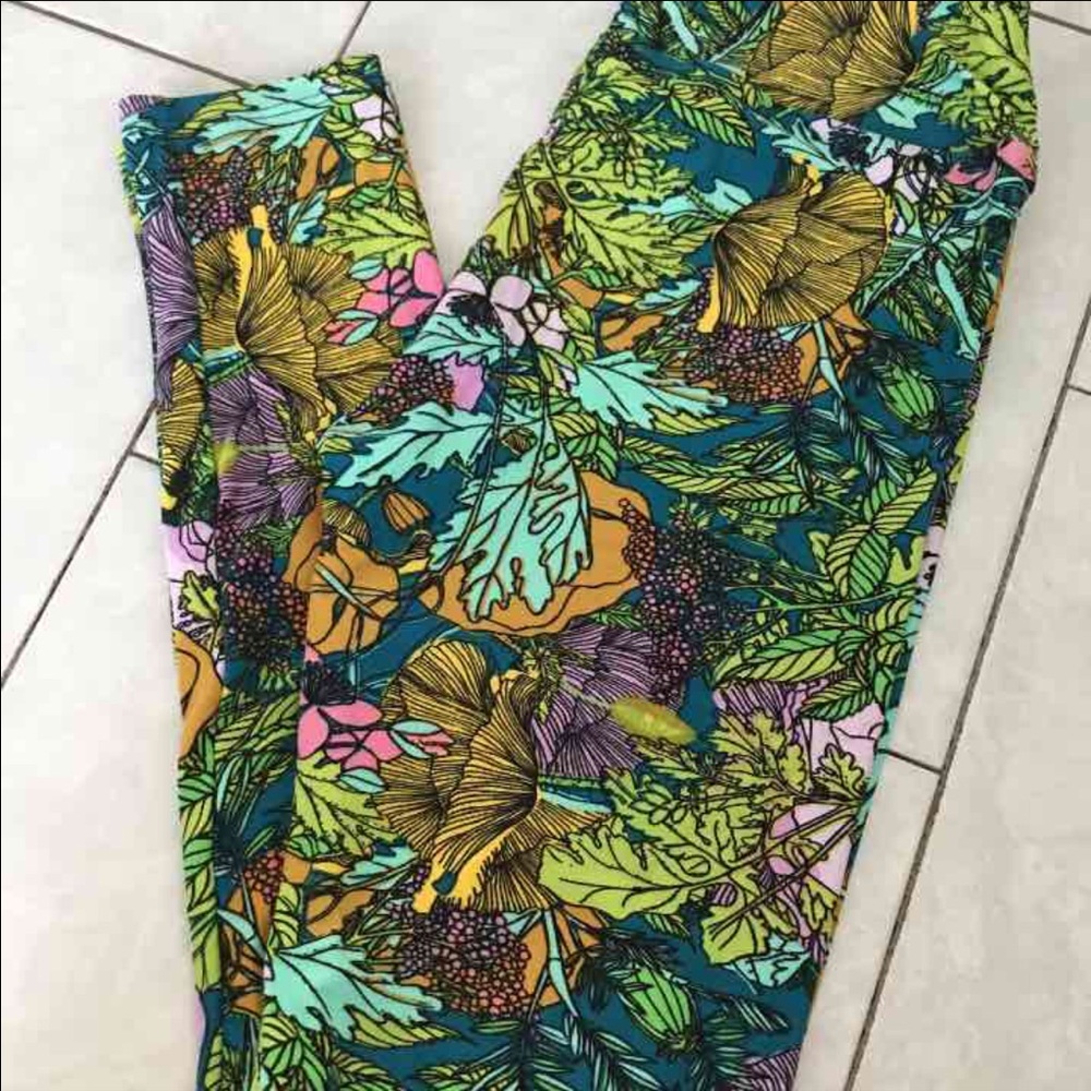 Lularoe OS paisley flower Legging