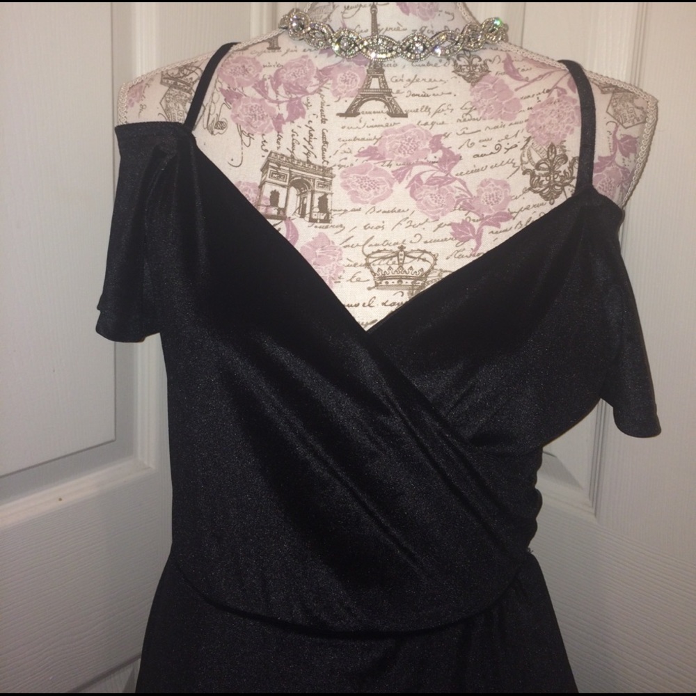 Black velvet off shoulder dress - Picture 4 of 7