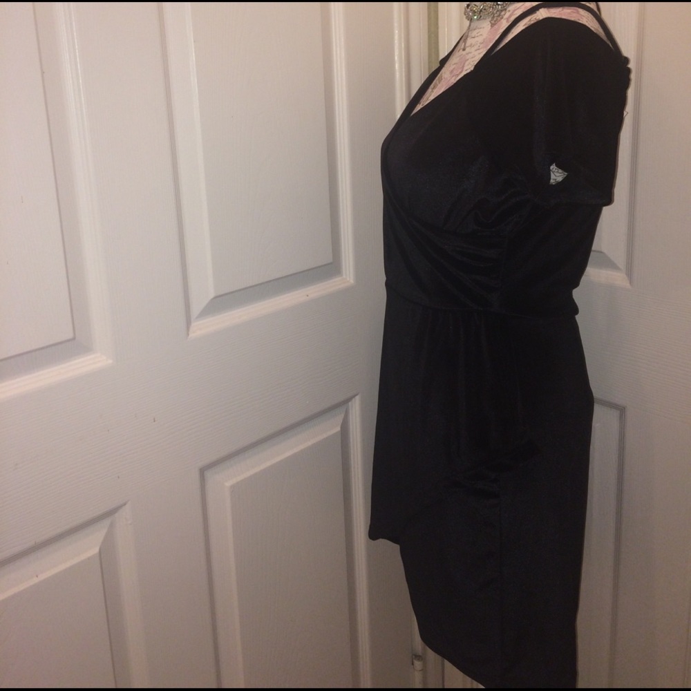 Black velvet off shoulder dress - Picture 6 of 7
