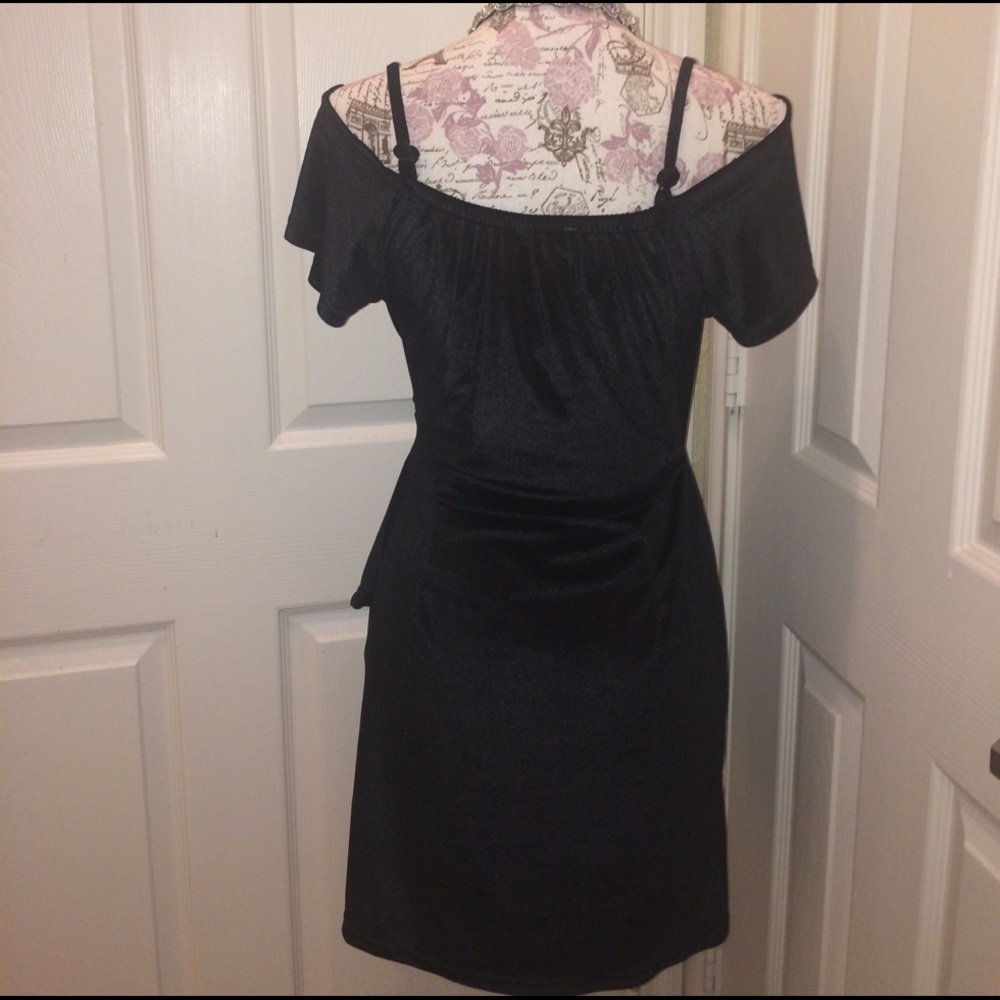 Black velvet off shoulder dress - Picture 7 of 7