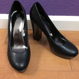 NWOT Black Platform Heels Size 9