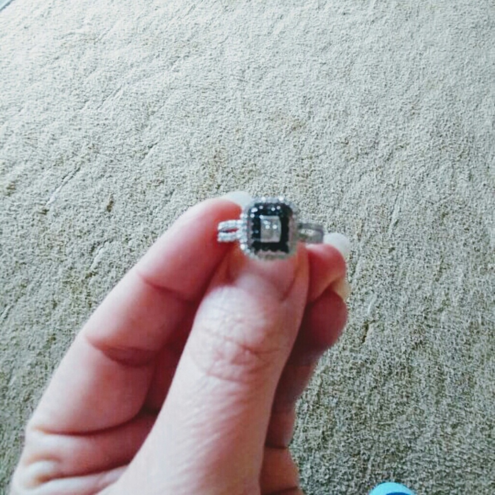 DIAMOND AND BLACK DIAMOND RING