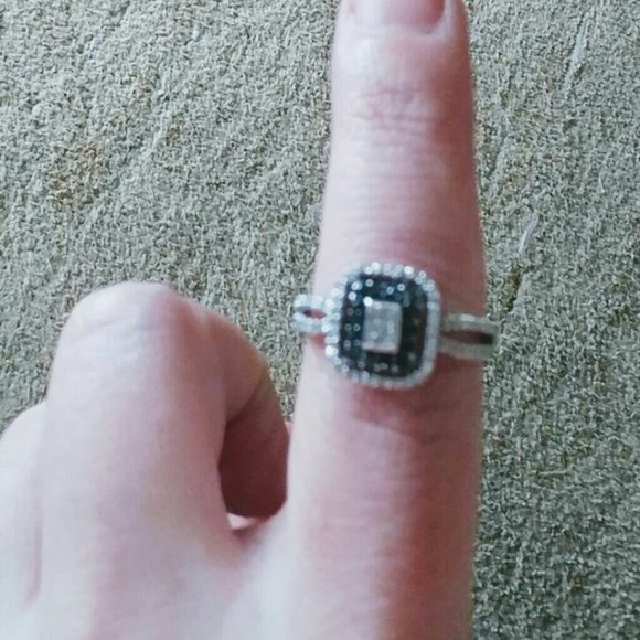 DIAMOND AND BLACK DIAMOND RING - Picture 3 of 3