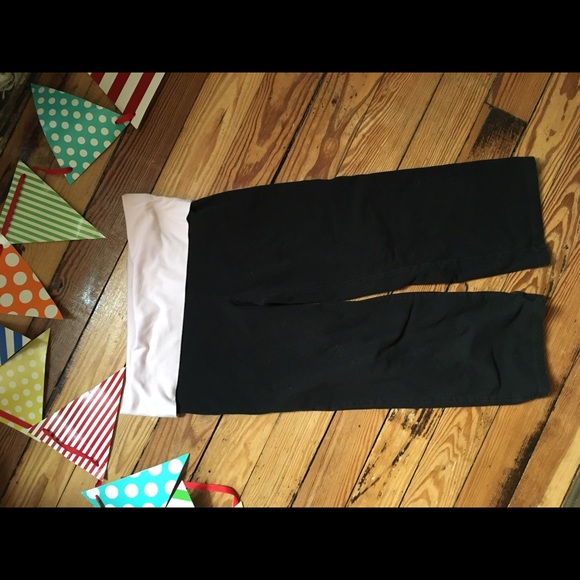 Victoria's Secret "Love Pink" 3/4 Capri Leggings - Picture 2 of 2