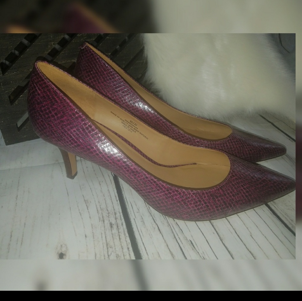 Fixer upper* Ninewest kitten purple snake leather