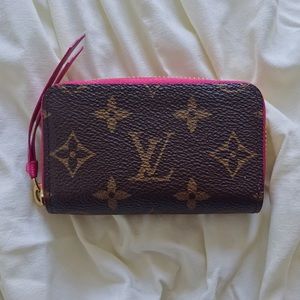 Louis Vuitton Zippy Multicartes in Fuschia