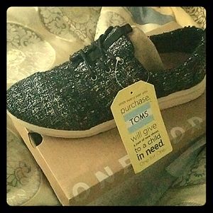 Toms sneakers