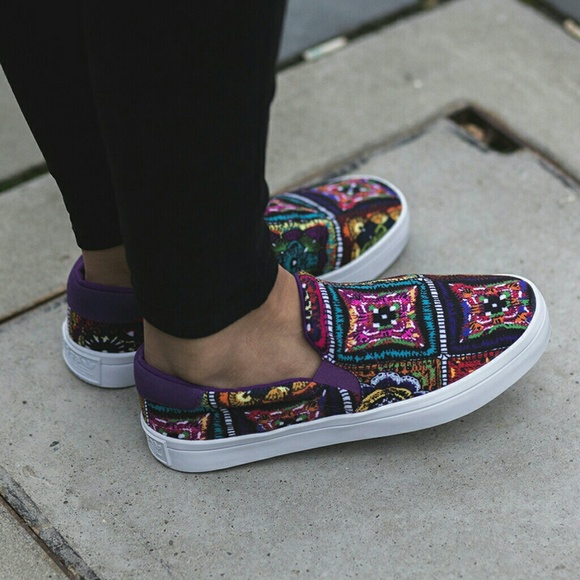 NEW SIZES...Adidas Courtvantage Slip On price firm - Picture 4 of 5