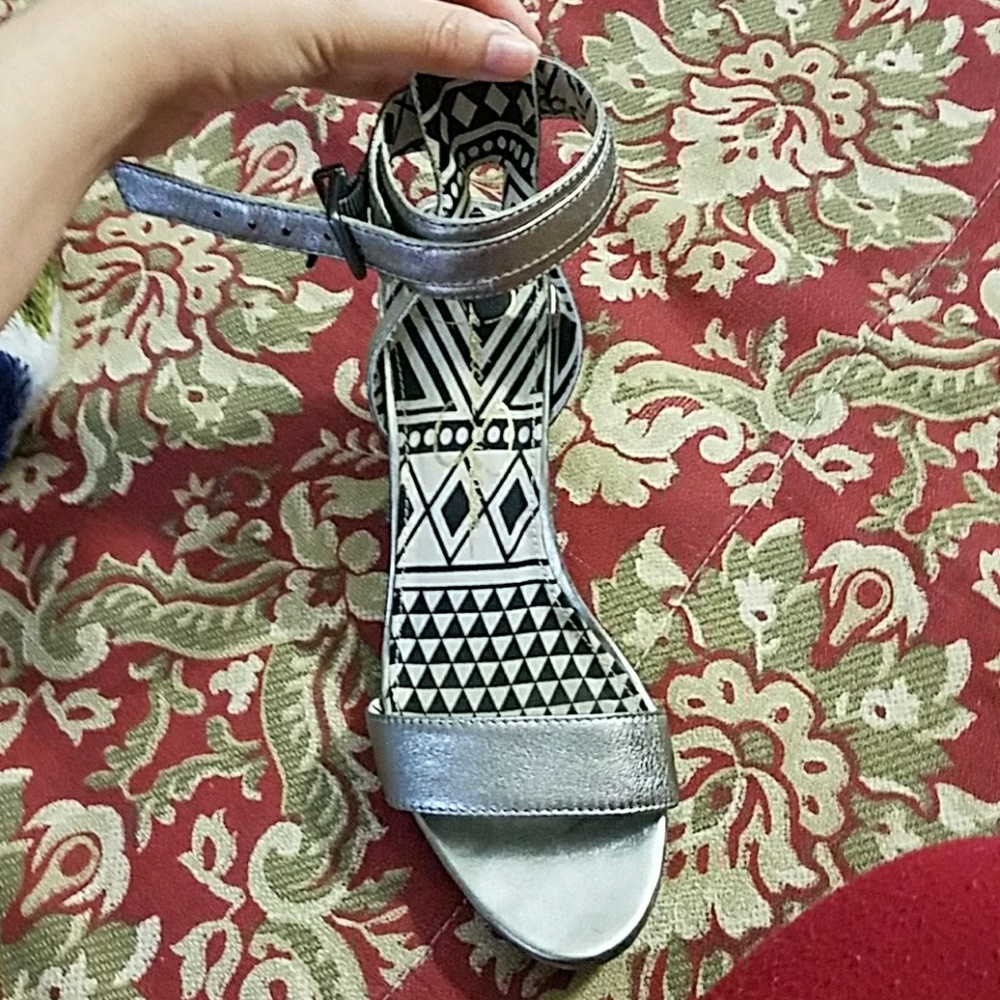 Sexy and stylish Jessica Simpson heels