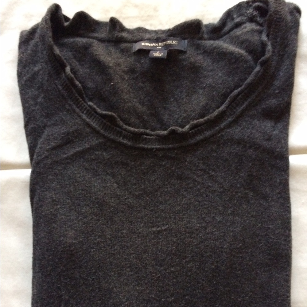 Classic grey Banana Republic sweater size Large