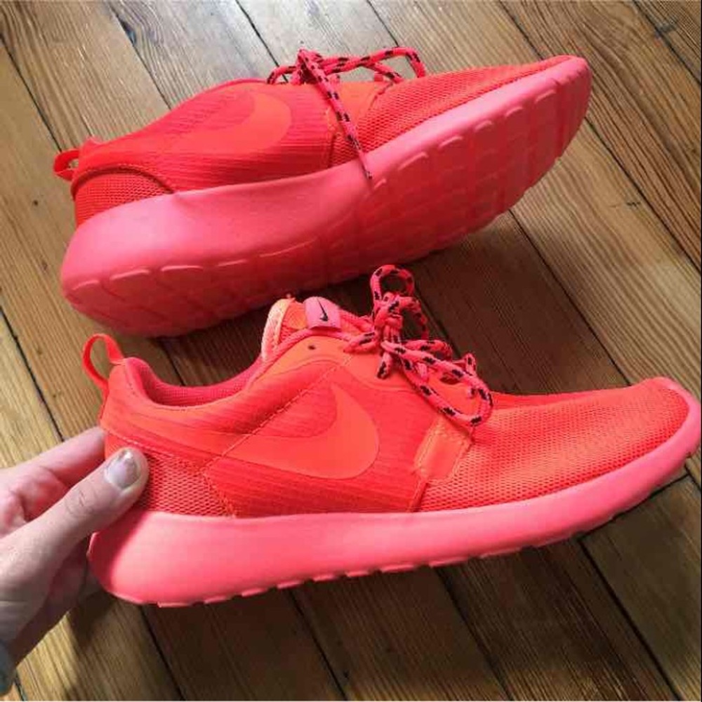 Nike roshe runs size 6.5