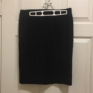NWOT. Black Worthington Skirt. Size 8p.