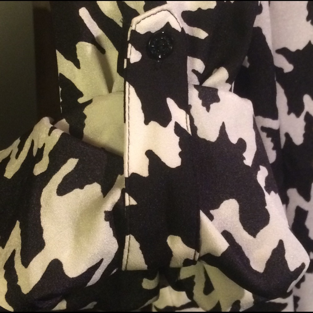 Abstract Button Down - Picture 2 of 2