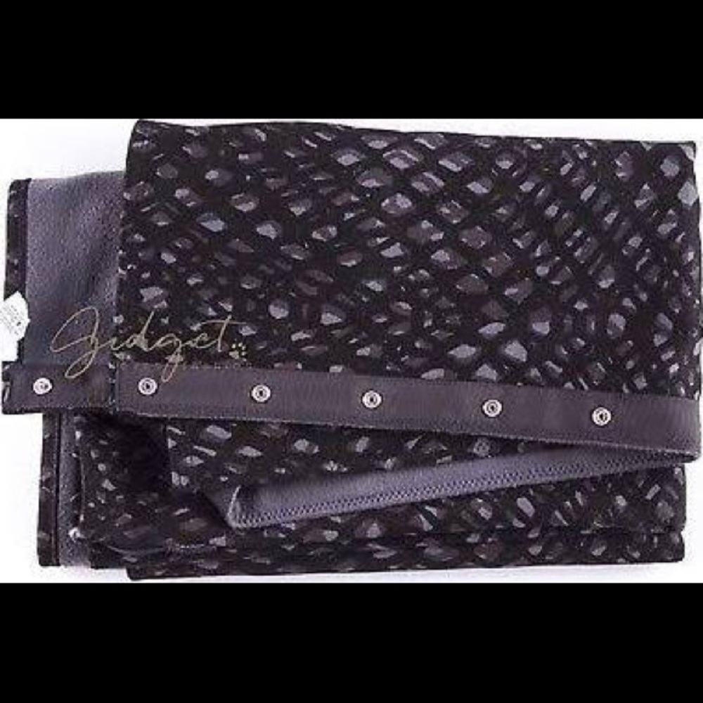 Lululemon vinyasa scarf - black