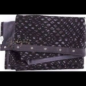 Lululemon vinyasa scarf - black