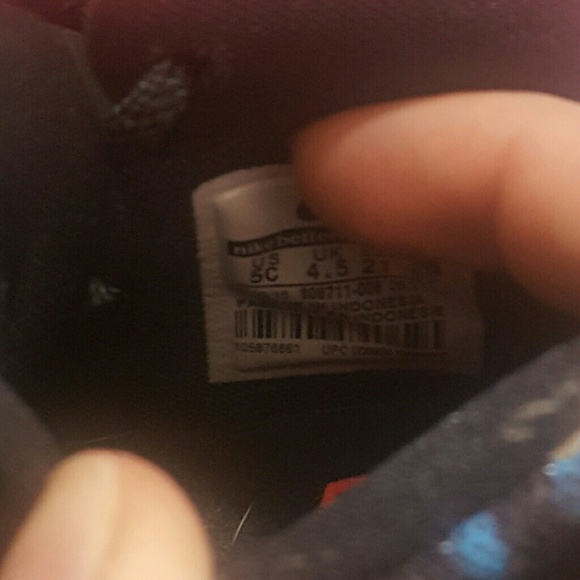 Lebron James XIII Akronite - Picture 4 of 4