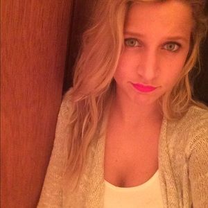 Meet your Posher, Melissa