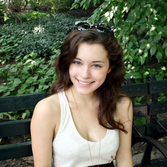 Emelia - Picture 3 of 5