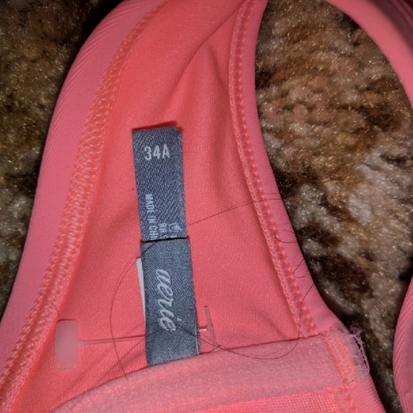 Two bikini tops for the price of one - Picture 3 of 4