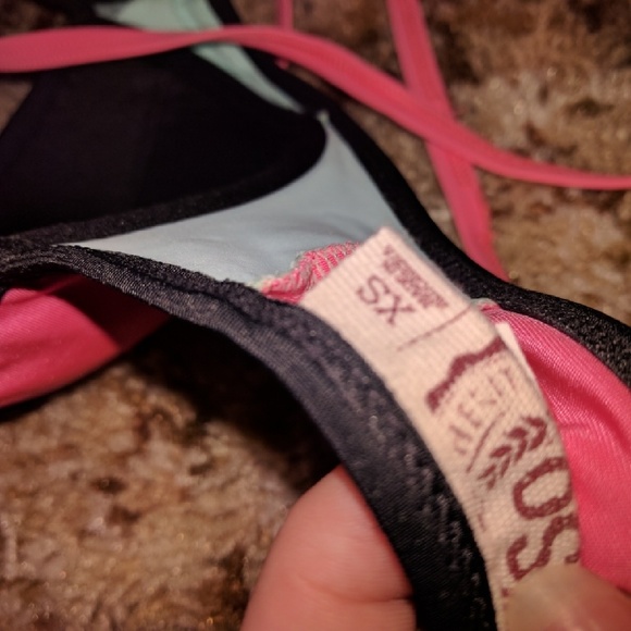 Two bikini tops for the price of one - Picture 4 of 4