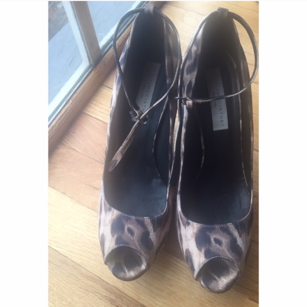 PRICE FIRMStella McCartney Leopard Satin Wedges