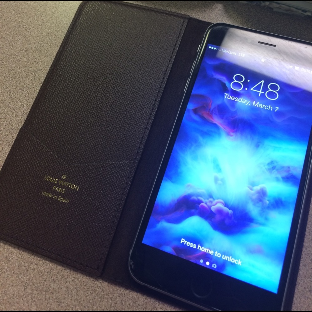 iPhone 6s+ w/ Louis Vuitton Folio Case