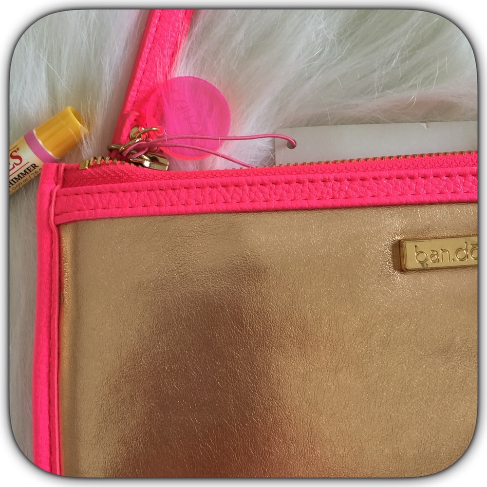 SOLD! NWT Hot Pink/Gold Travel Cosmetic Bag - Picture 2 of 4