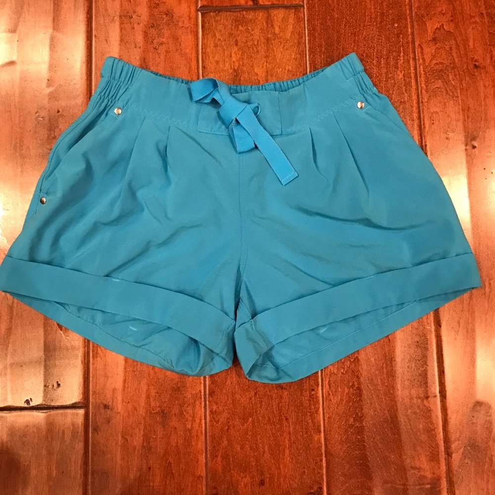 Blue size 6 lululemon shorts