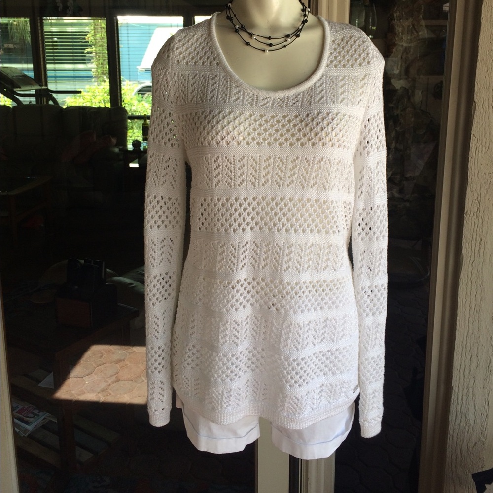 Beautiful sweater and perfect for fall🍁