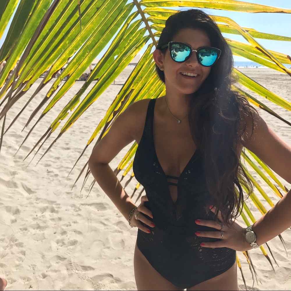 Meet your Posher, Azita