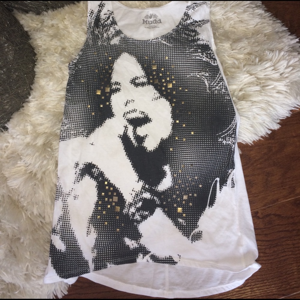 Graphic tee