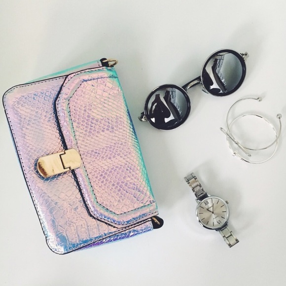 🆕 Veda Silver Metallic Mini Crossbody Handbag - Picture 2 of 8