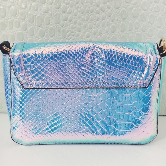 🆕 Veda Silver Metallic Mini Crossbody Handbag - Picture 3 of 8