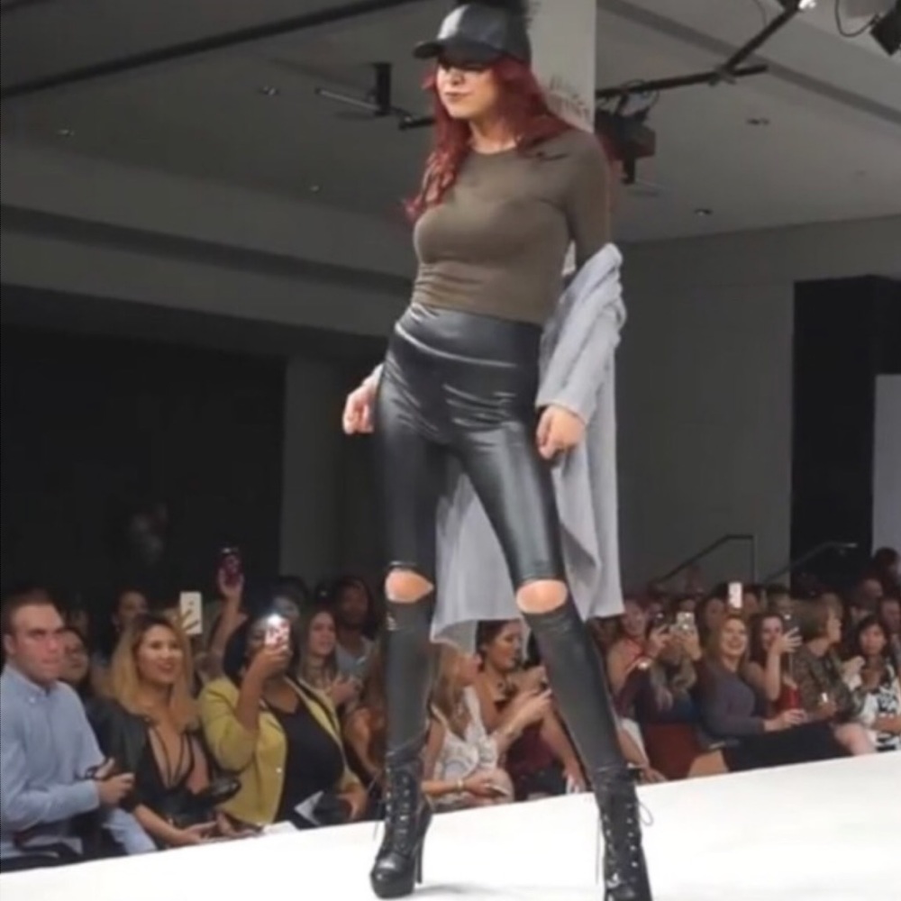 Split knee faux leather leggings - Picture 3 of 4