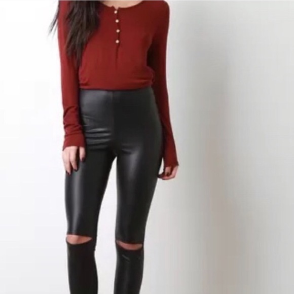 Split knee faux leather leggings - Picture 2 of 4