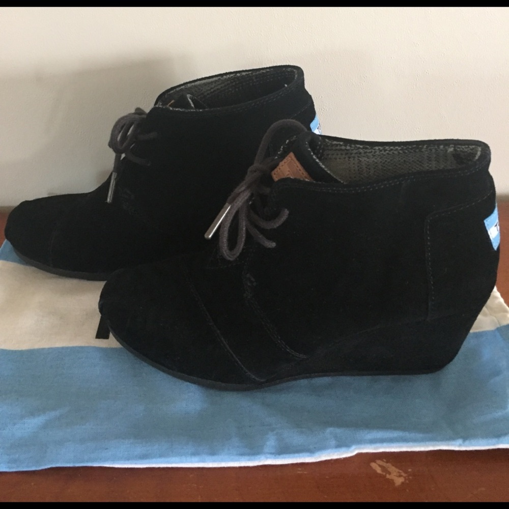 Black Suede TOMS Wedges Booties Ankle Boot Size 7