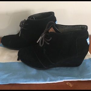 Black Suede TOMS Wedges Booties Ankle Boot Size 7
