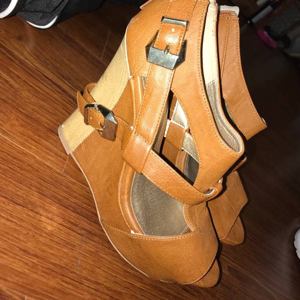 Brown/Tan wedges!!!