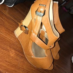 Brown/Tan wedges!!!
