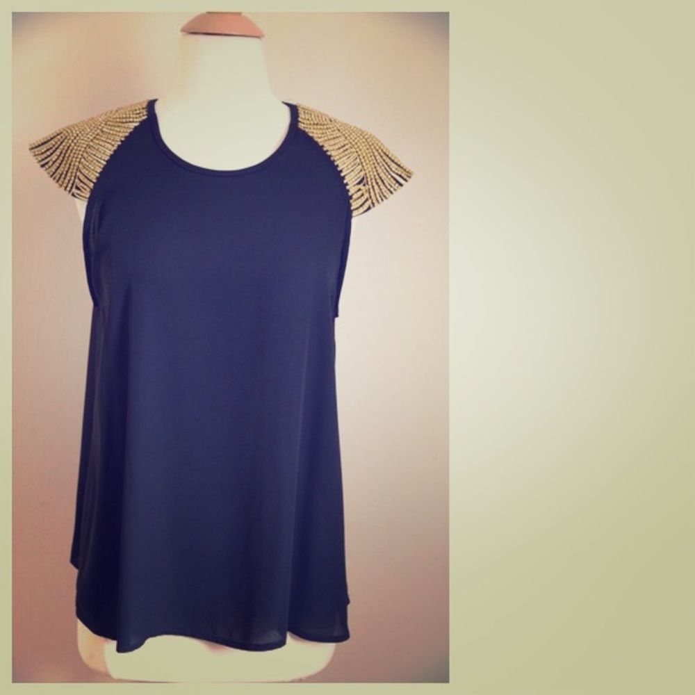 Gold rinestone cap sleeve top!
