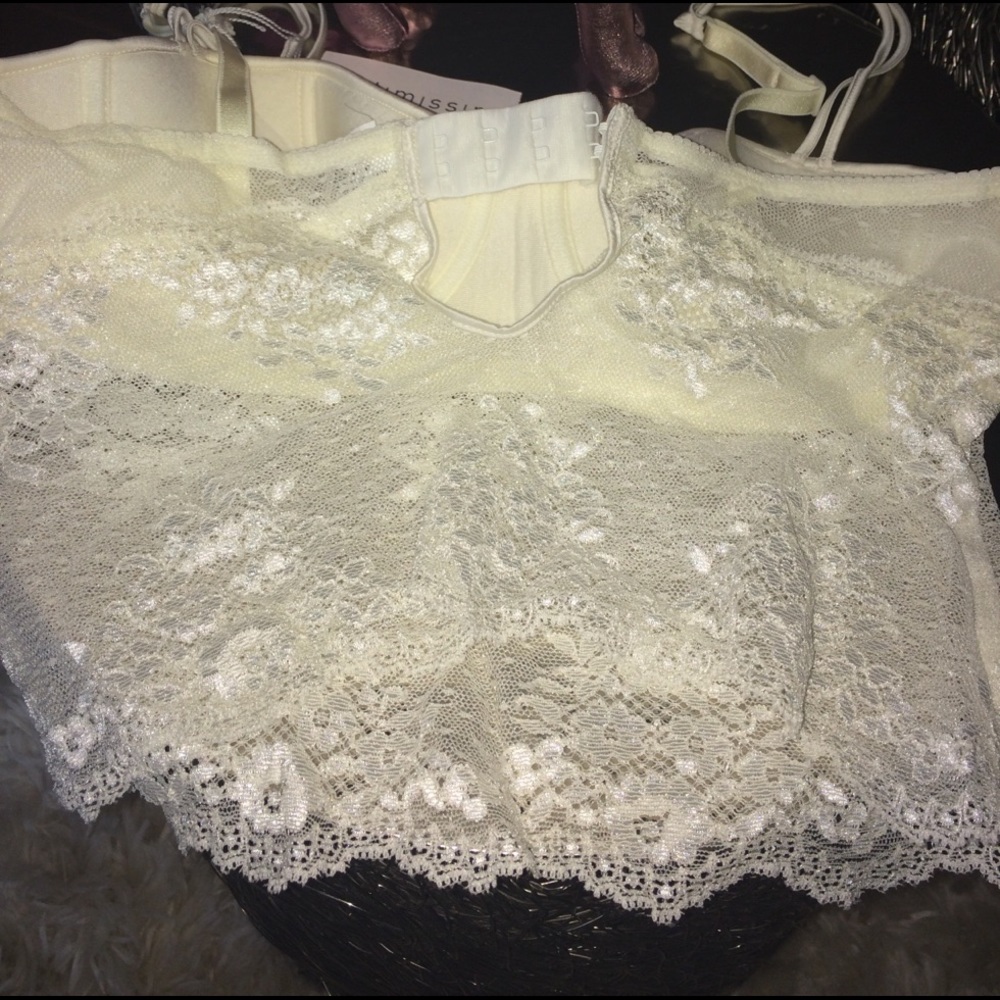 Lingerie - Picture 3 of 7