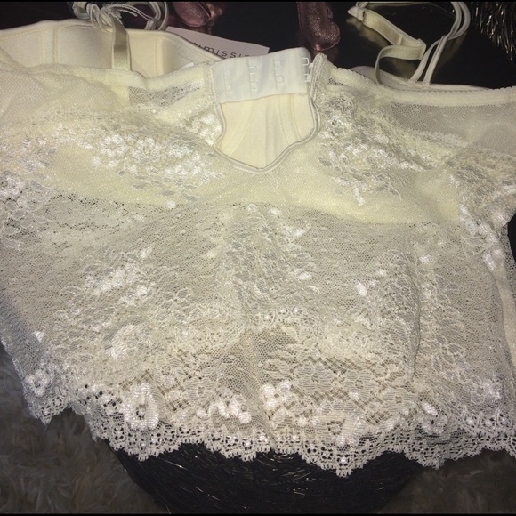 Lingerie - Picture 3 of 7