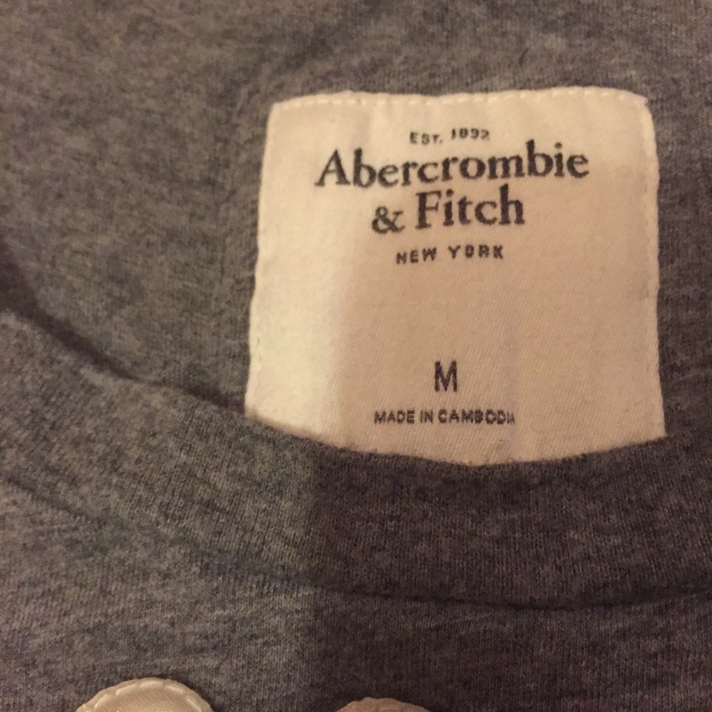 Abercrombie & Fitch medium tshirt - Picture 3 of 7