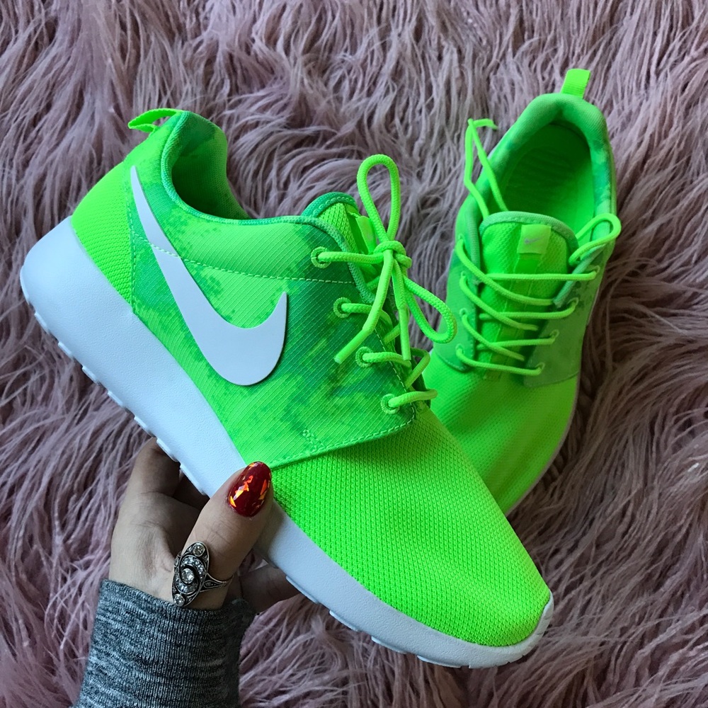 NWT nike roshe lime🎾 - Picture 3 of 6
