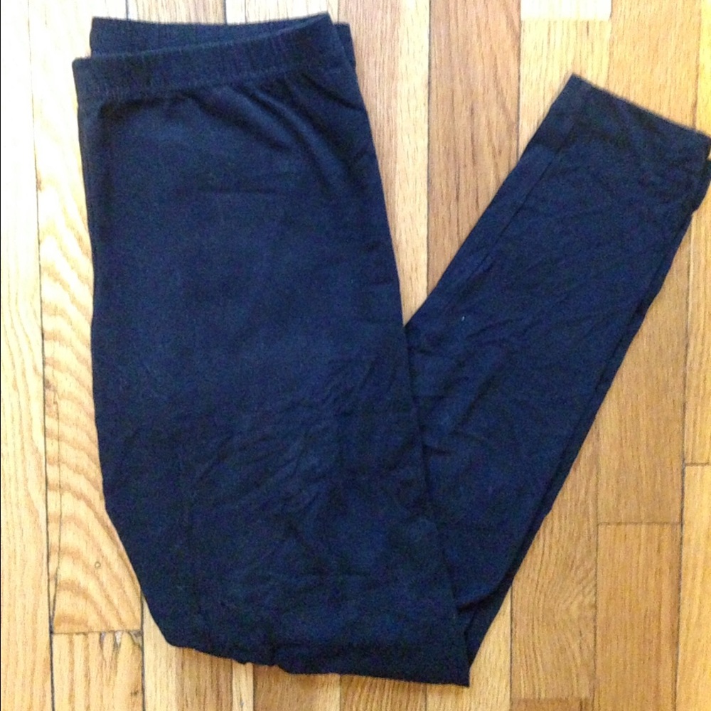 Like new Old Navy black leggings.